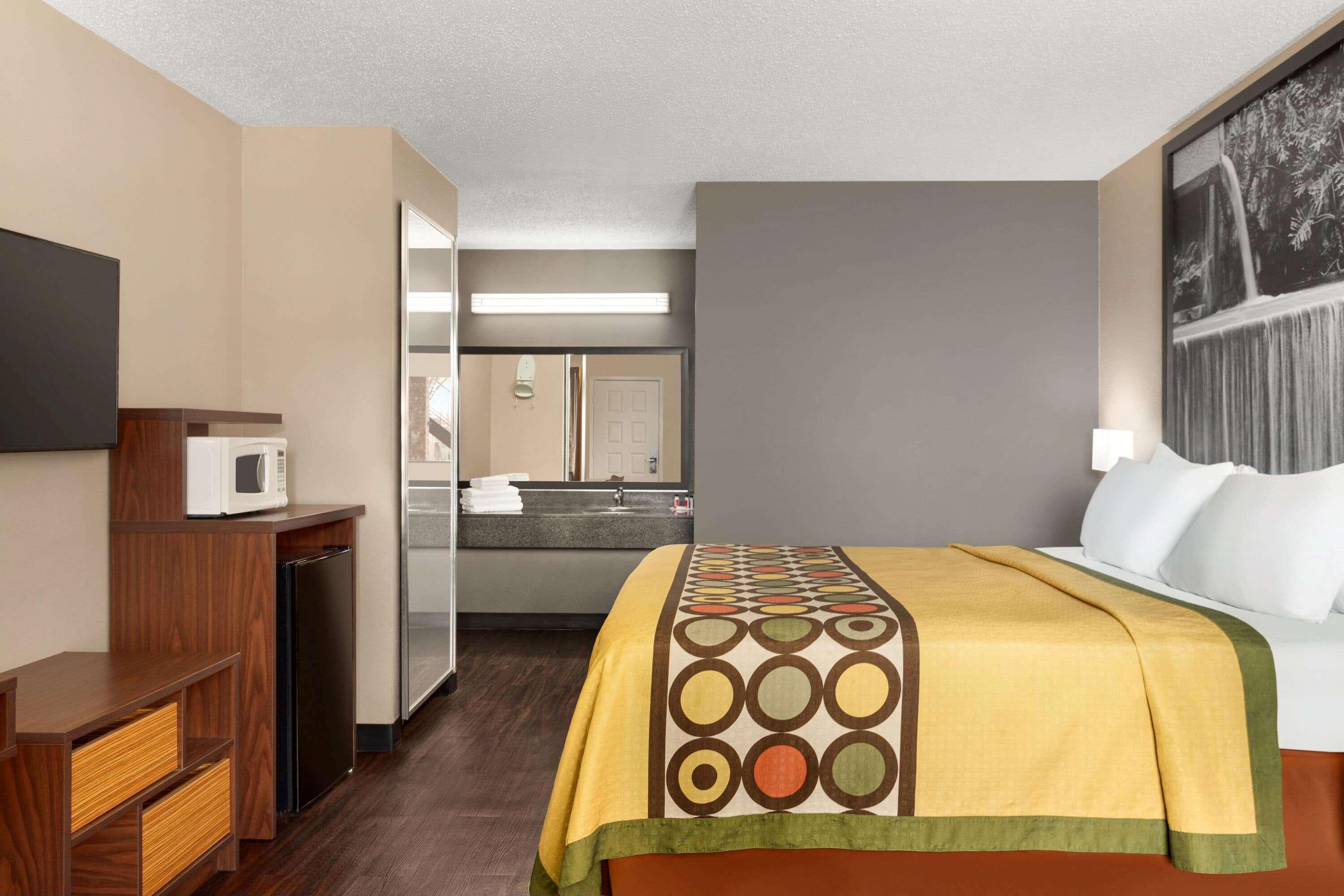 Super 8 By Wyndham Universal City Exterior photo