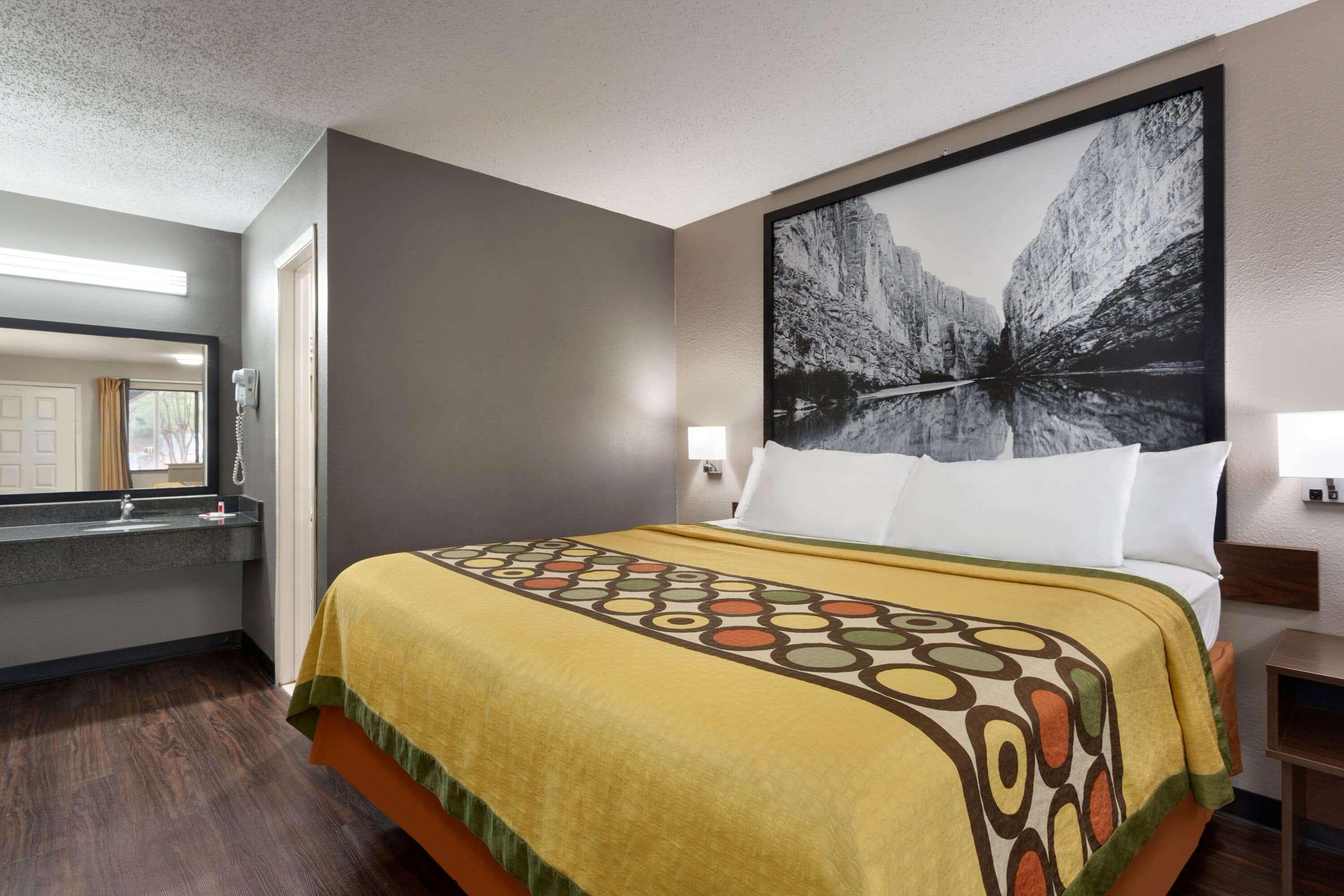 Super 8 By Wyndham Universal City Exterior photo