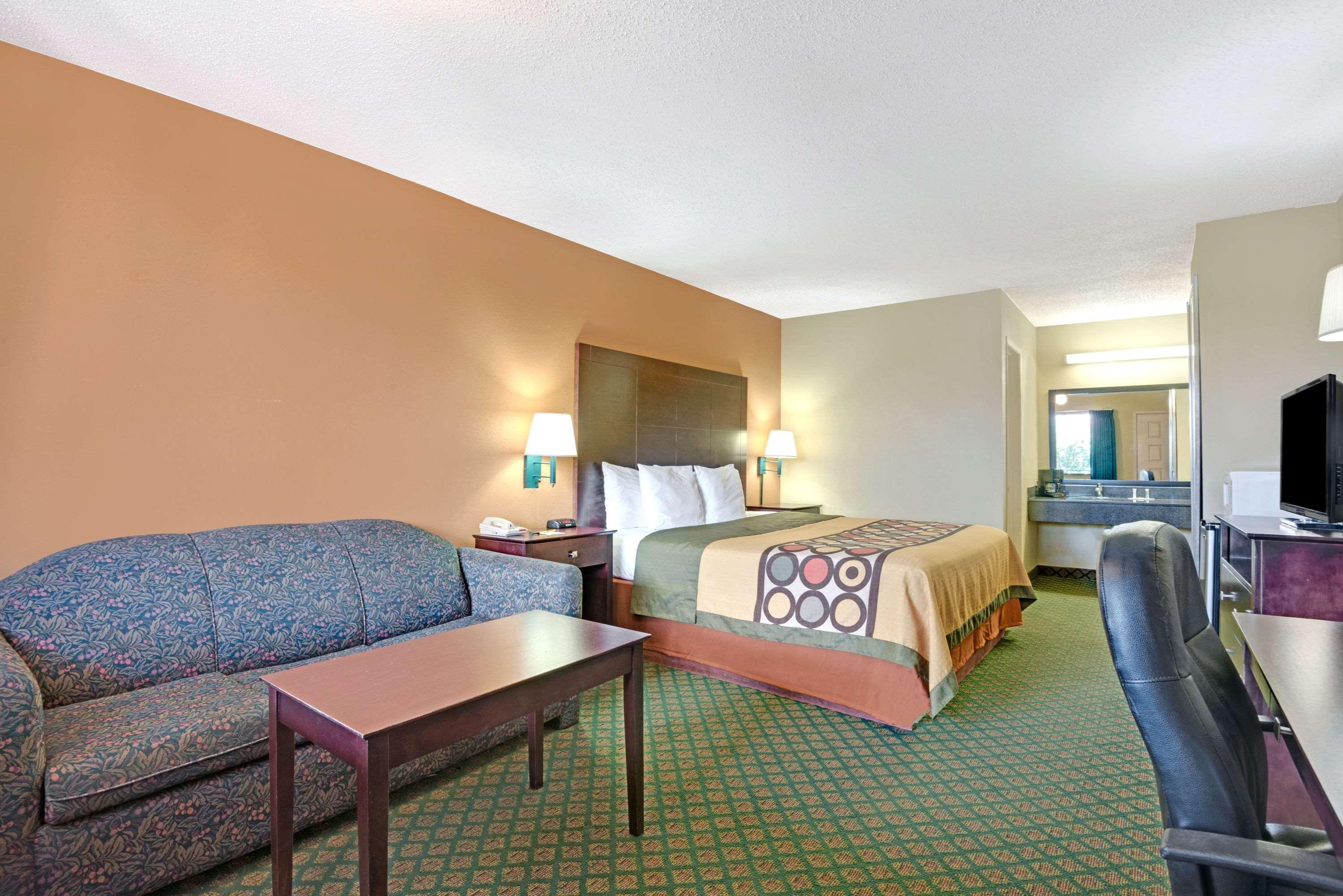 Super 8 By Wyndham Universal City Exterior photo