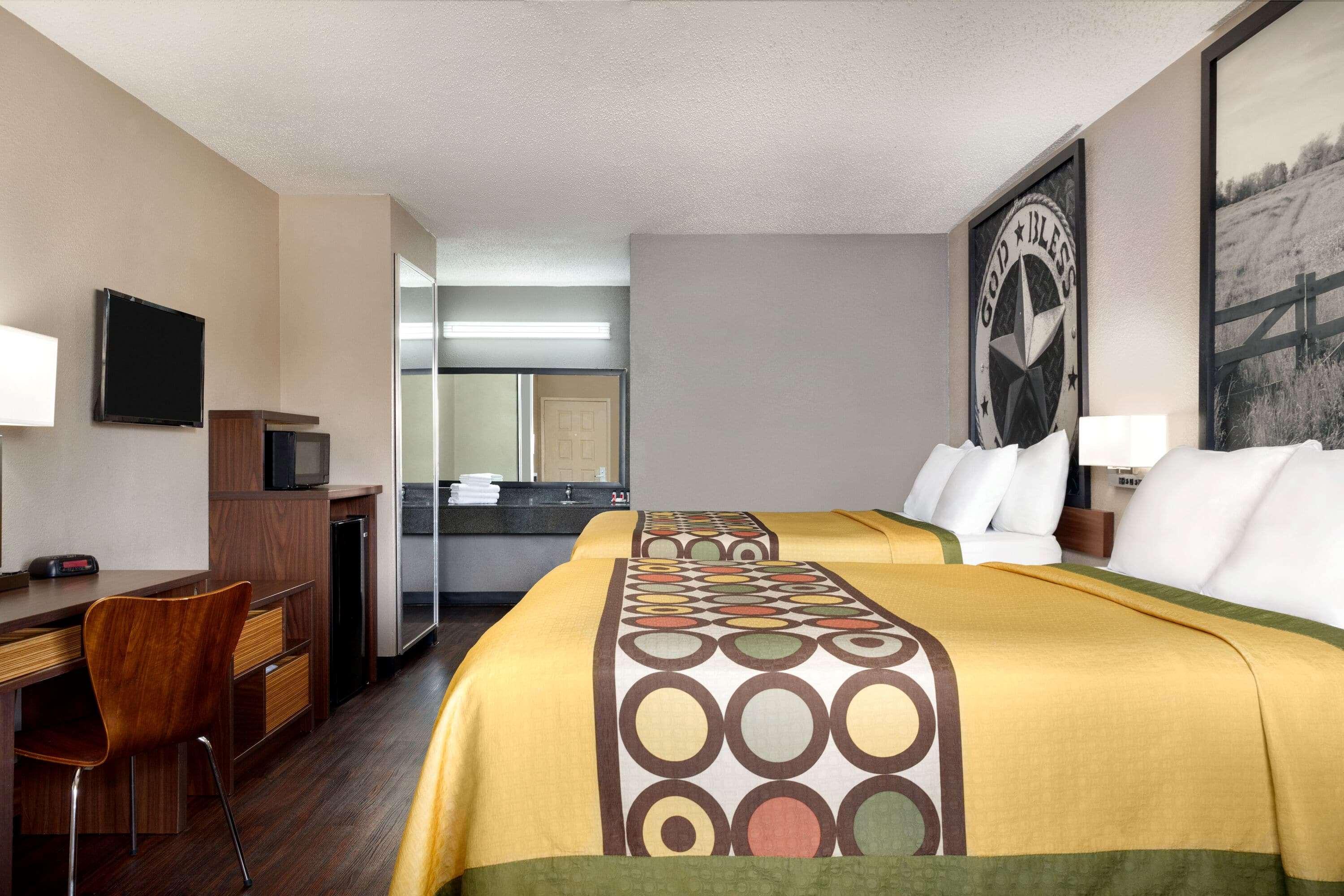 Super 8 By Wyndham Universal City Exterior photo