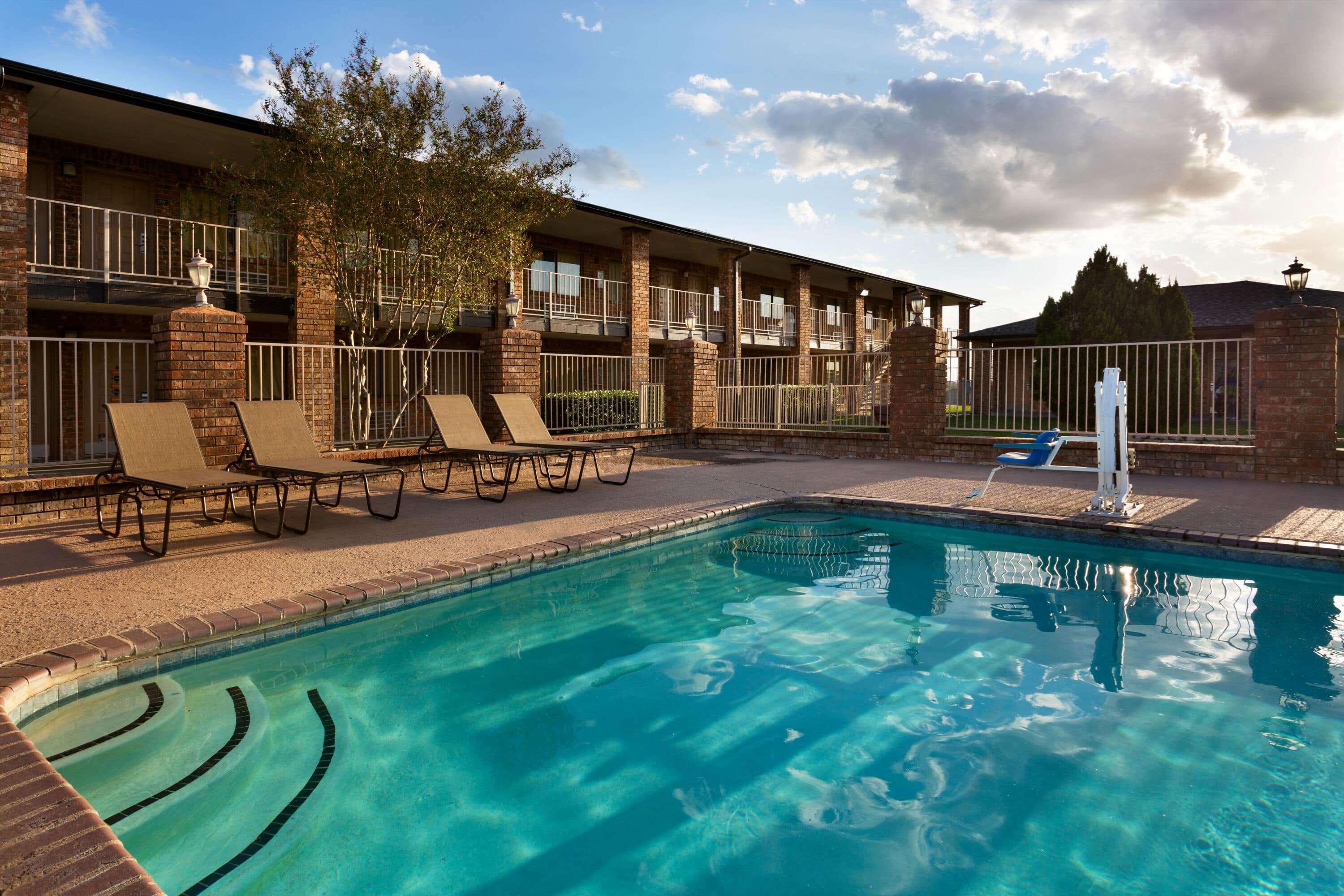 Super 8 By Wyndham Universal City Exterior photo