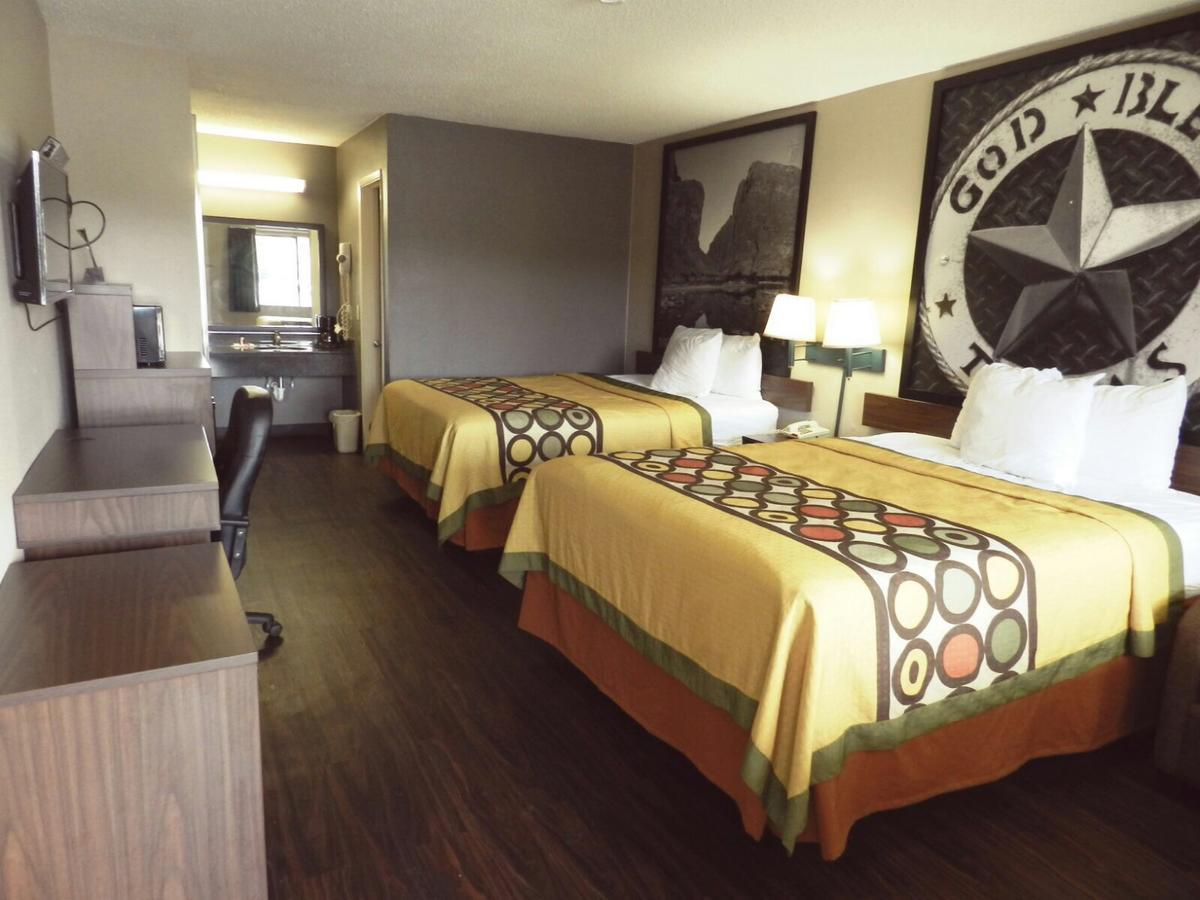 Super 8 By Wyndham Universal City Exterior photo