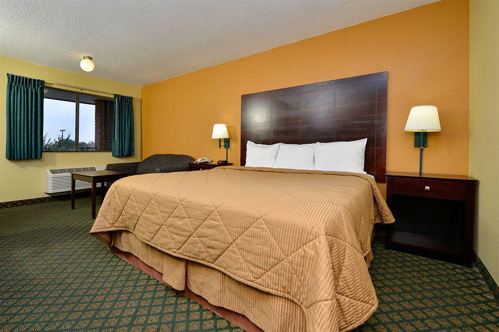 Super 8 By Wyndham Universal City Exterior photo
