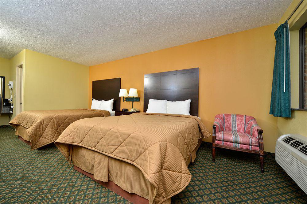 Super 8 By Wyndham Universal City Exterior photo